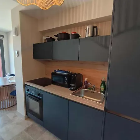 4arap04 - Standing Vue