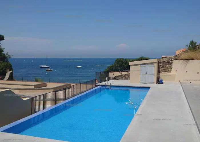 4arap04 - Standing Vue Collioure