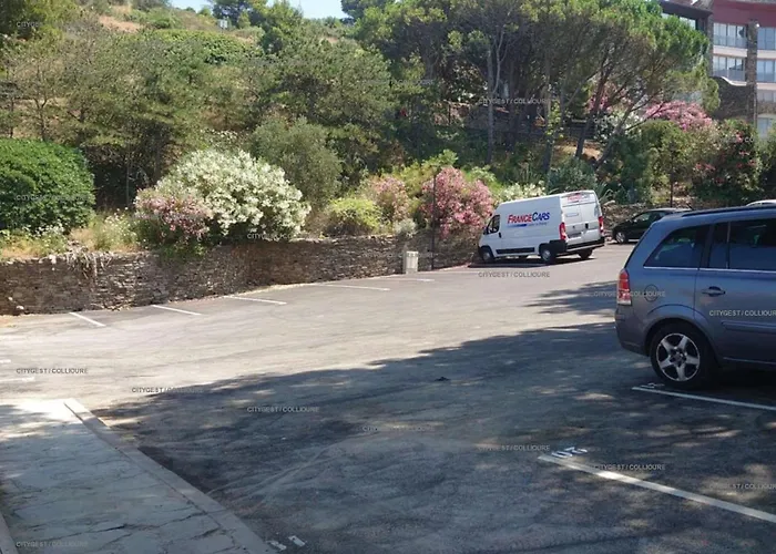 4arap04 - Standing Vue * Collioure